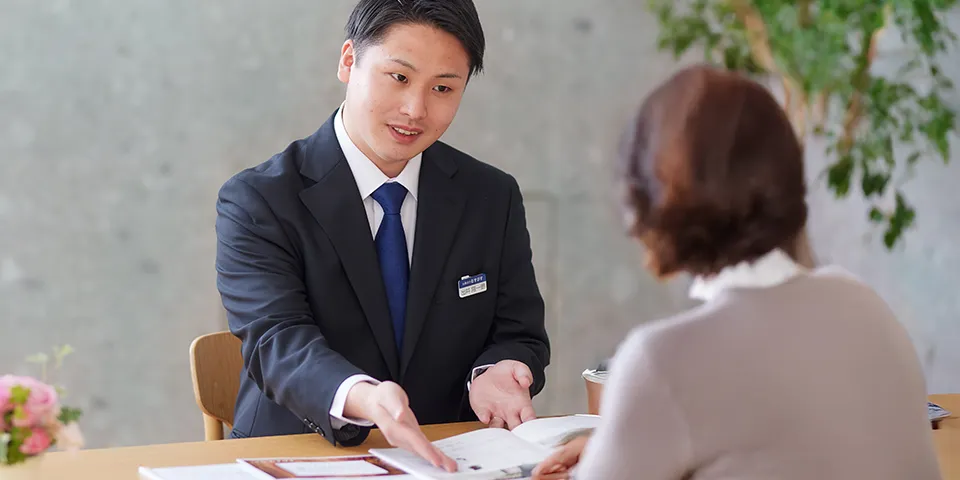 リンク先ページ(「スタッフ紹介」)のサムネイル画像 