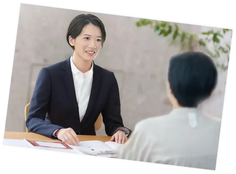 打ち合わせを行う相談員