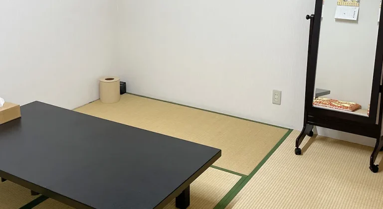 調布家族ホールの導師控室