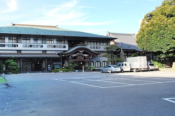 長全寺会館の駐車場
