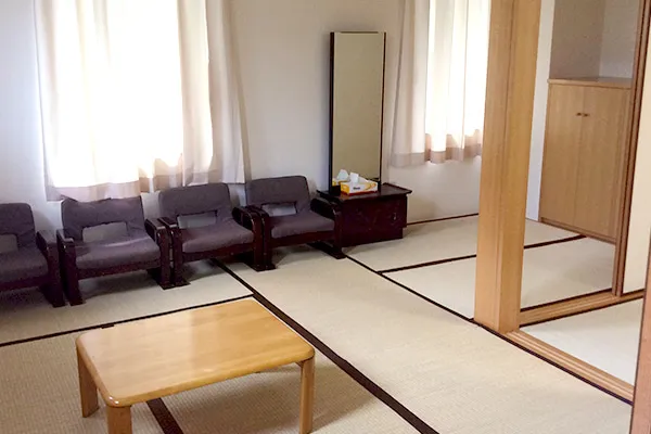 平和の森会館の控室