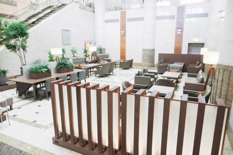 桐ヶ谷斎場のラウンジ