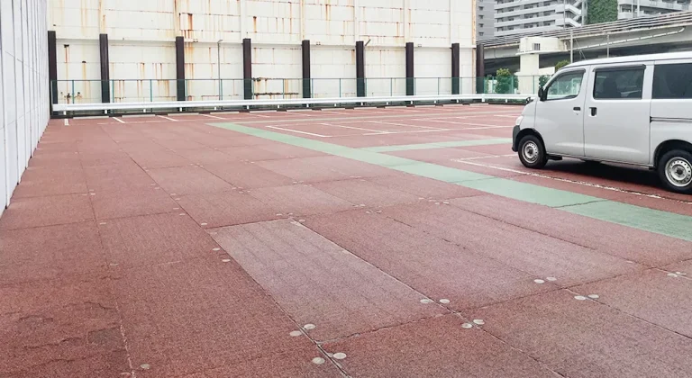 なぎさ会館の駐車場