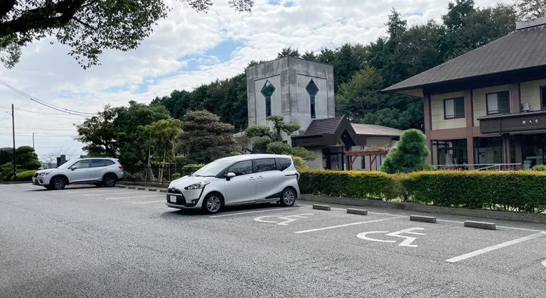 船橋昭和浄苑の駐車場