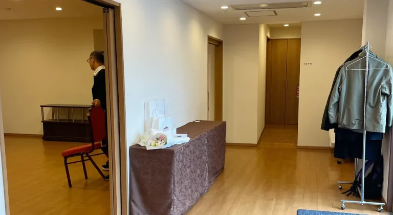 百合ヶ丘家族葬ホールのロビー