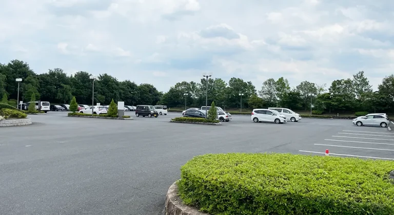 上尾伊奈斎場 つつじ苑の駐車場