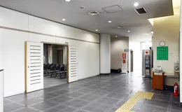 朝霞市斎場のロビー写真