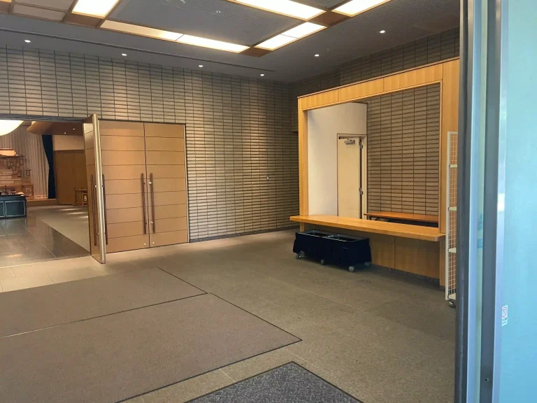 千葉市斎場のロビー