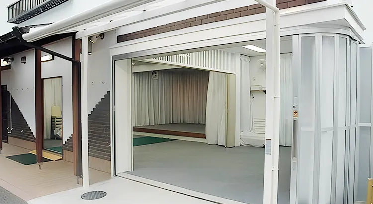 長龍寺会館のエントランス