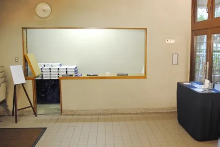 舟渡斎場のロビー写真