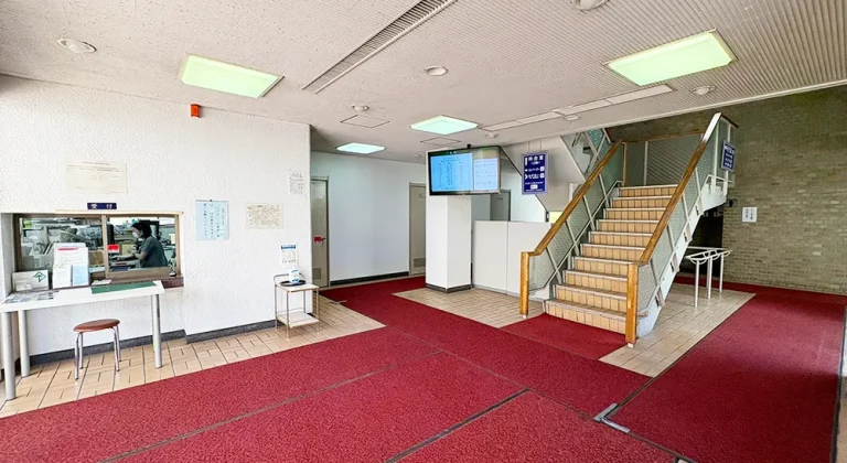 広域飯能斎場の事務室前ホール