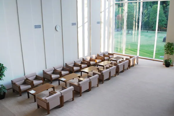 印西斎場のロビー