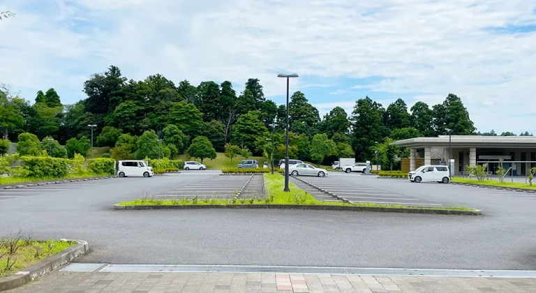 印西斎場の駐車場