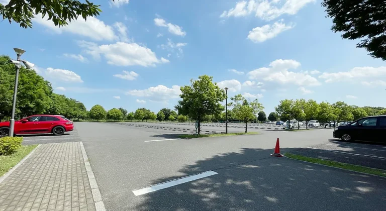 越谷市斎場の駐車場