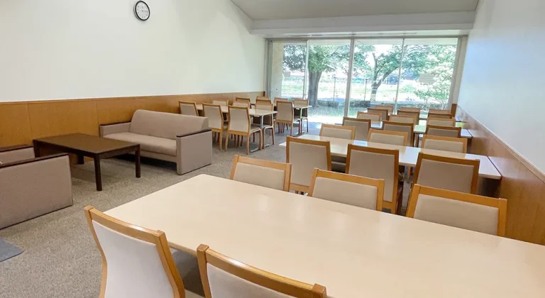 越谷市斎場の火葬中の待合室