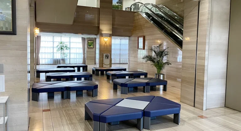 町屋斎場のロビー