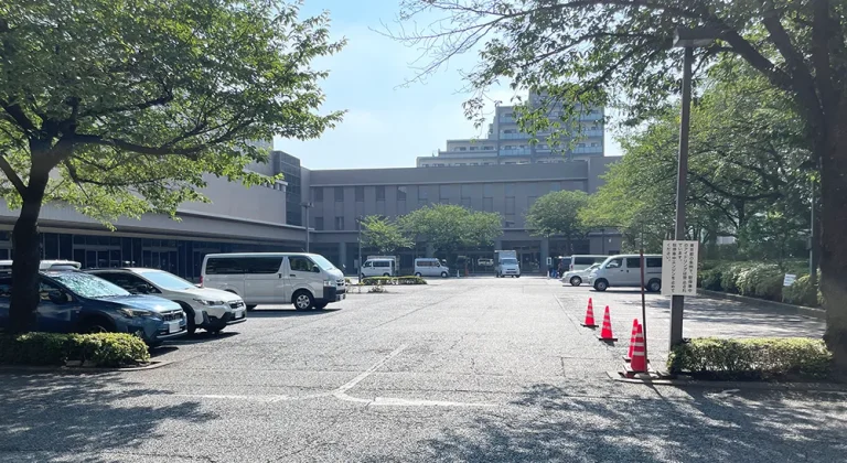 町屋斎場の駐車場