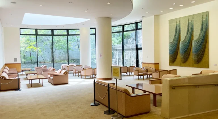 メモリアル彩雲のロビー