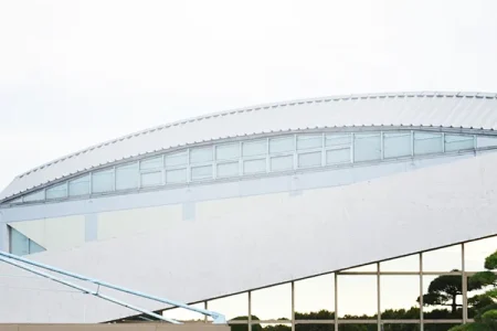 三郷市斎場の外観写真