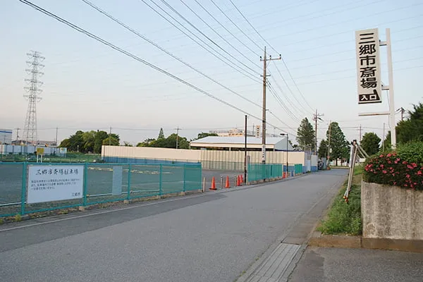 三郷市斎場の駐車場