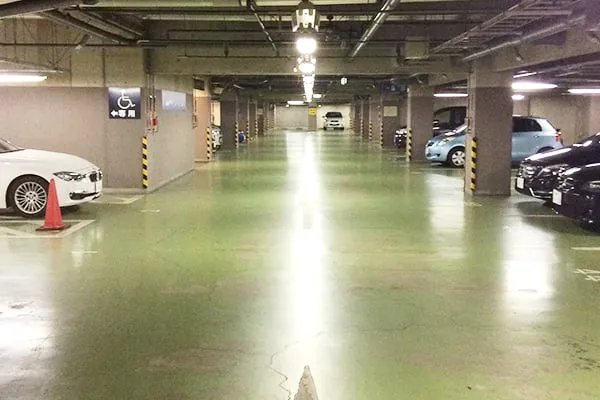 府中の森市民聖苑の駐車場