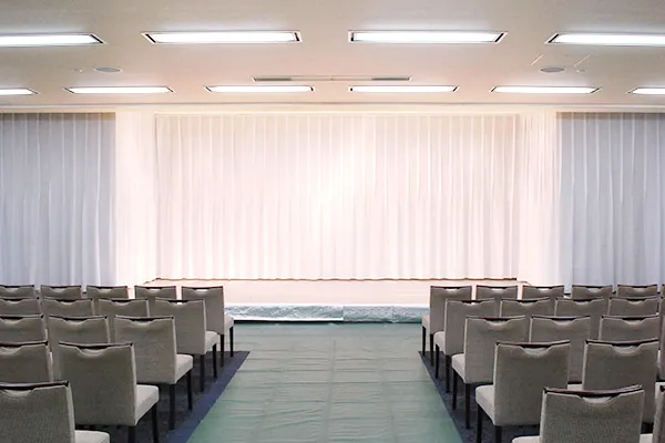 日華斎場・多磨葬祭場の式場