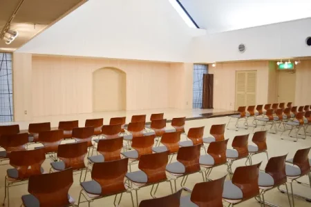 新座市営墓園斎場の式場写真