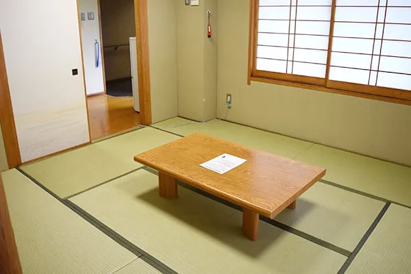 新座市営墓園斎場の控室