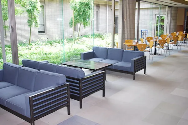 野田市斎場のロビー