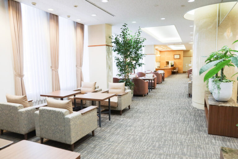 落合斎場のラウンジ