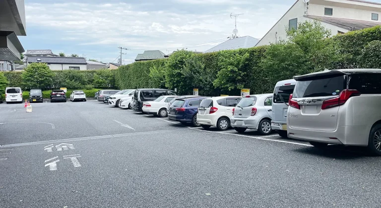 落合斎場の駐車場