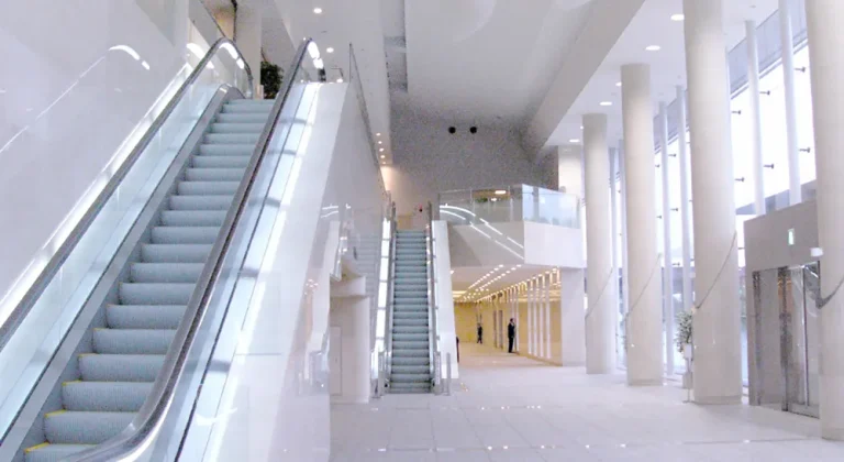 臨海斎場のロビー