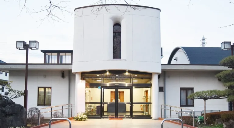 立川市斎場の外観