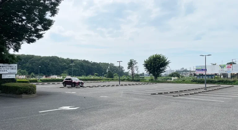 所沢市斎場の駐車場