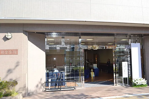 徳雲会館の正面玄関