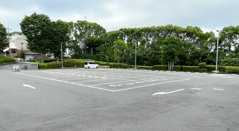 戸塚斎場の駐車場