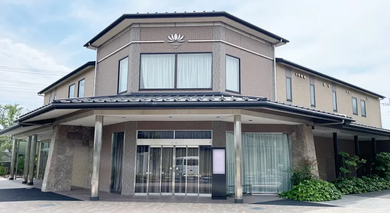 谷塚斎場の東館