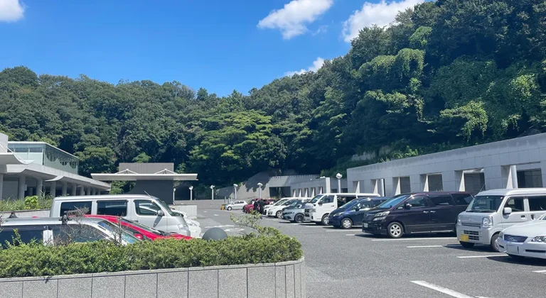 横浜市北部斎場の駐車場