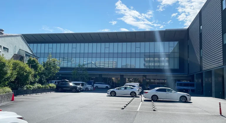 四ツ木斎場の駐車場