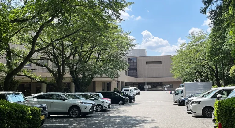 代々幡斎場の駐車場