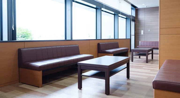 しおかぜホール茜浜のロビー