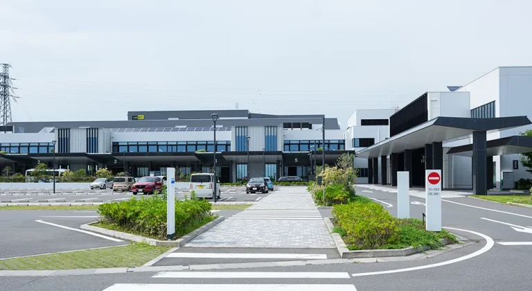 しおかぜホール茜浜の駐車場