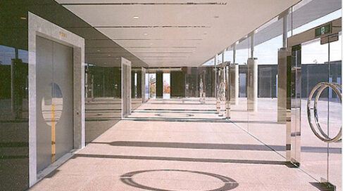 池田市立葬祭場（池田市やすらぎ会館）のエントランス写真