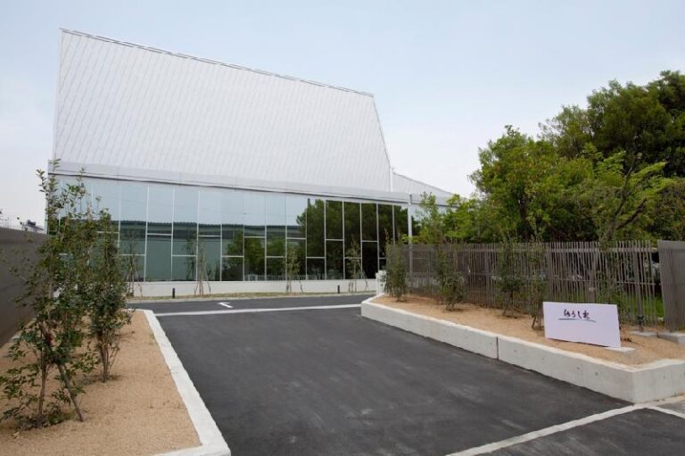 泉大津市営火葬場の外観