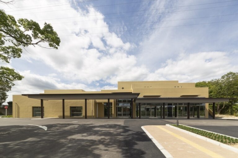 大阪狭山市立斎場の外観