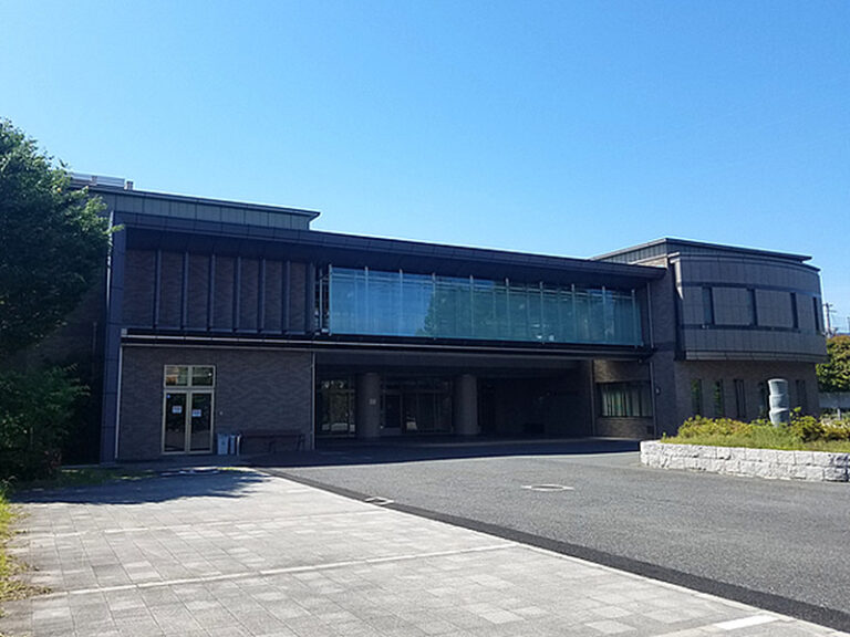 吹田市立やすらぎ苑の外観