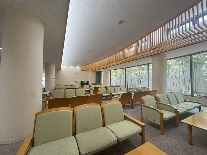 八尾市立斎場の待合室