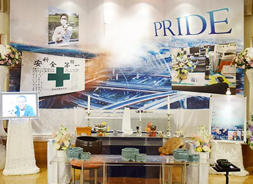 葬儀事例「全力のパパが大好き！」のギャラリー画像1枚目 故人様のこれまでの人生の軌跡を辿った祭壇