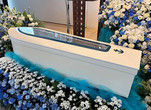 葬儀事例「海と船を愛した夫」のギャラリー画像1枚目 シークルーザーのお棺