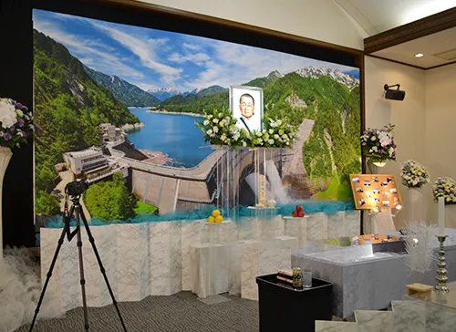 葬儀事例「父と息子の旅」のギャラリー画像3枚目 黒部ダムの全景を写したお葬式、斜めから
